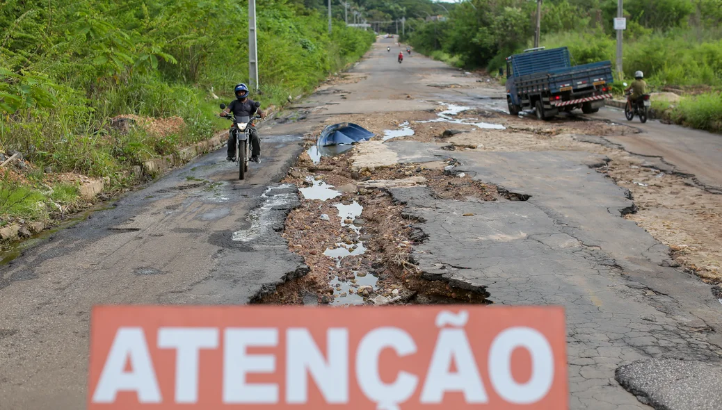 Cratera se formando no local