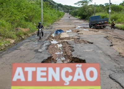 Cratera se formando no local