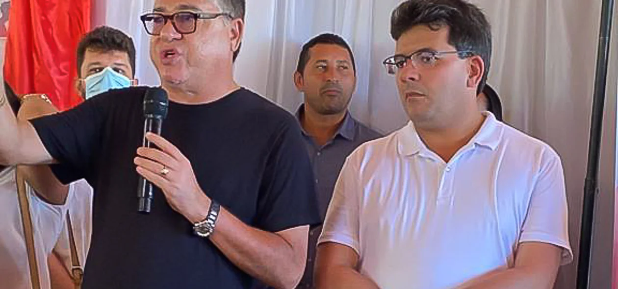 Deputado João Mádison fala durante encontro