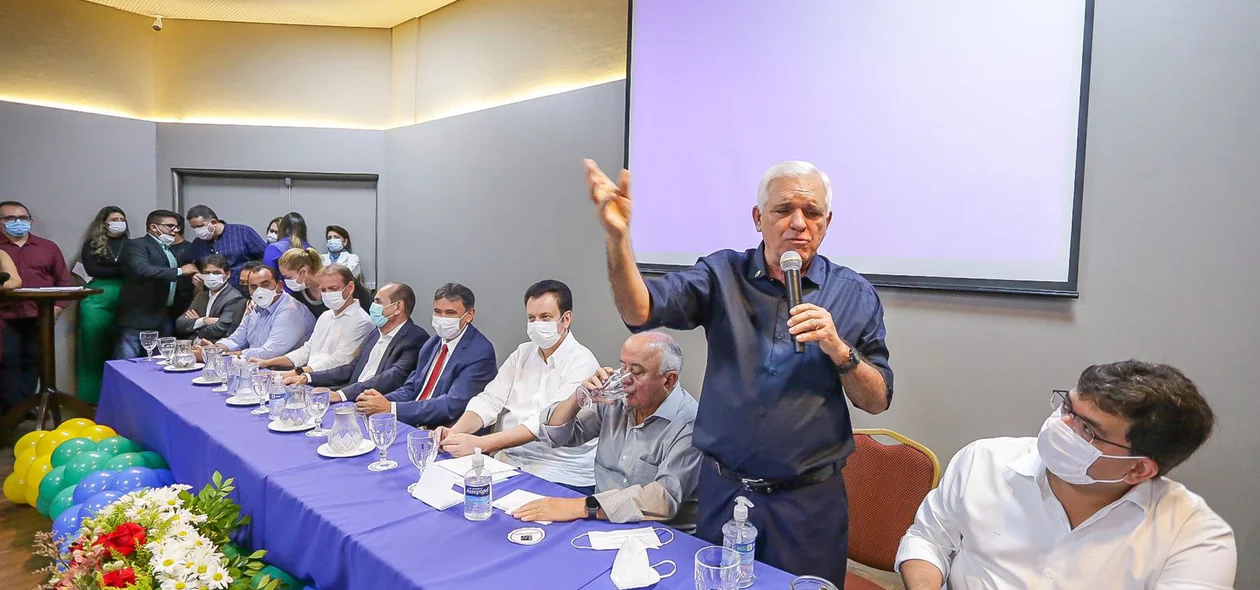 Deputado Themistocles Filho em discurso