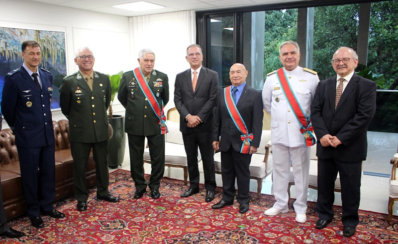 Desembargador Oliveira recebeu honraria