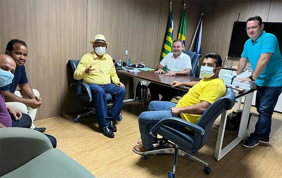 Dr. Pessoa reunido com vereadores