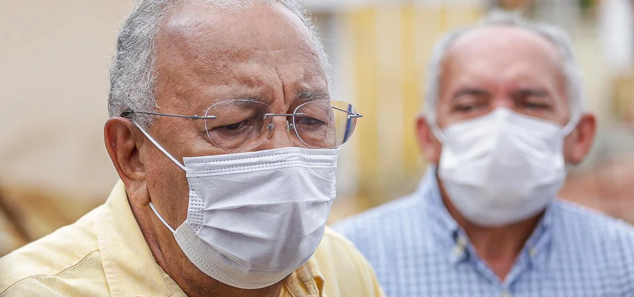 Dr. Pessoa visita obra da galeria no Dirceu