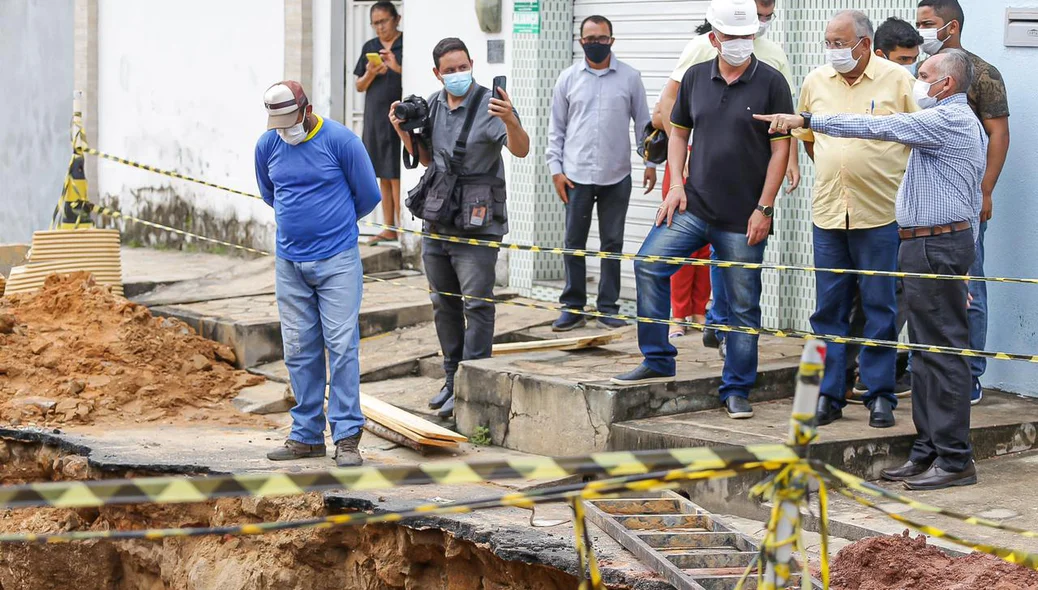 Dr. Pessoa visita obra de galeria na zona sudeste