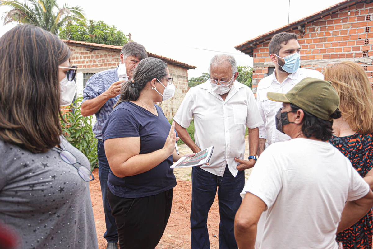 Dr. Pessoa visitando bairro da zona norte da Capital