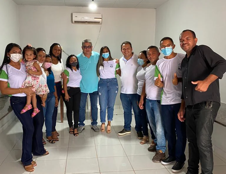 Em Currais, o deputado João Mádison com lideranças