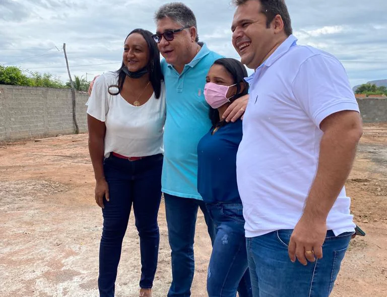 Em Currais, o deputado João Mádison visita obras