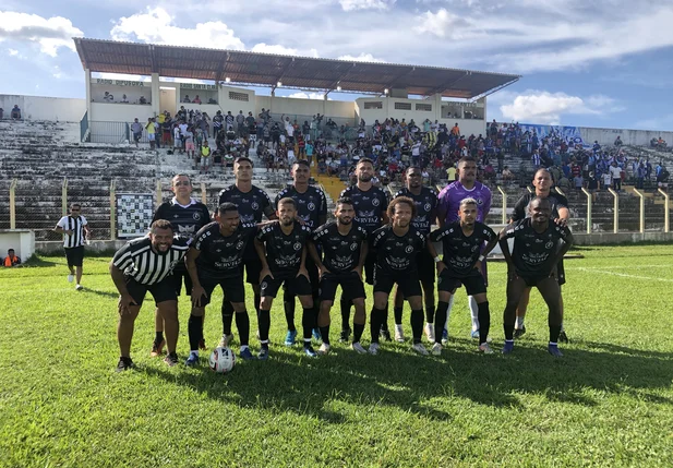 Equipe do Corisabbá antes do confronto com o Oeirense, no domingo (13), em Floriano
