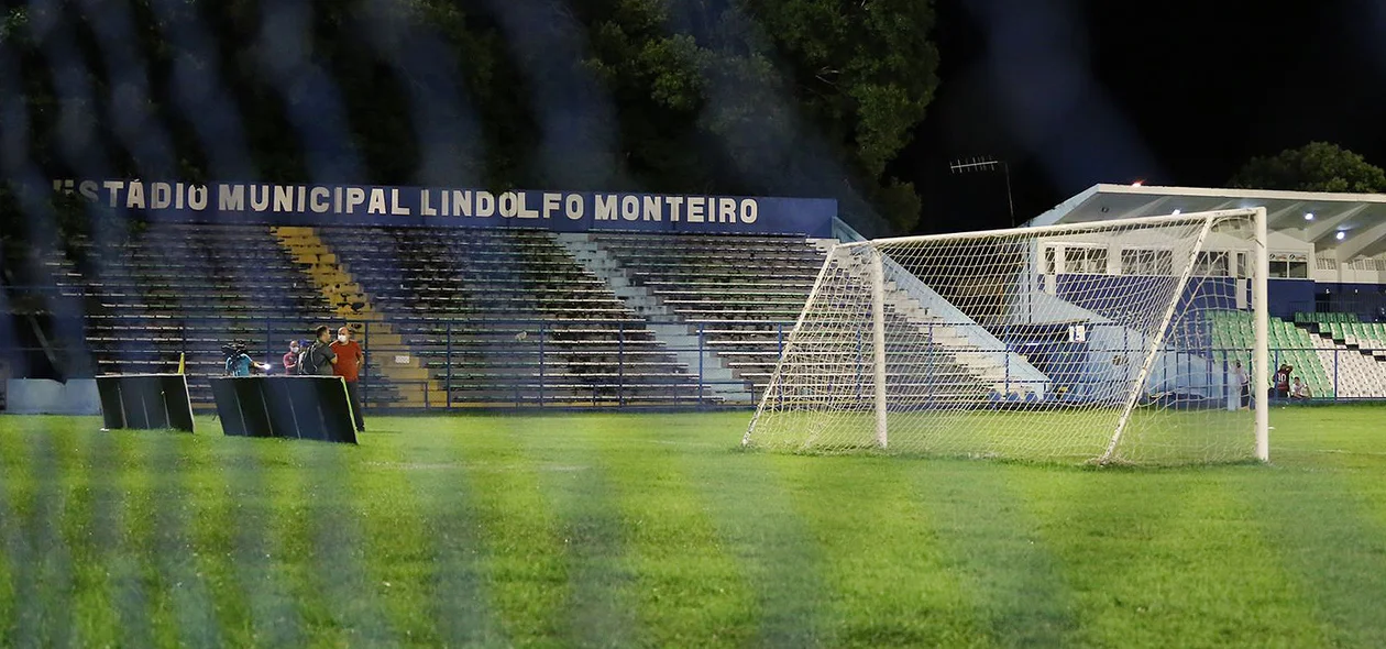 Estádio Municipal Lindolfo Monteiro