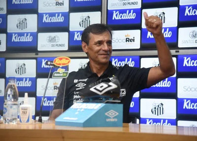 Fabían Bustos é apresentado como novo técnico do Santos