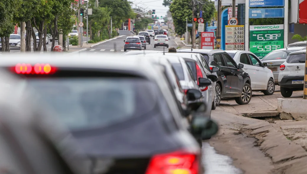 Filas de motoristas em Teresina