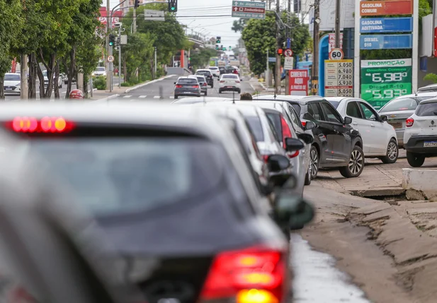 Filas de motoristas em Teresina