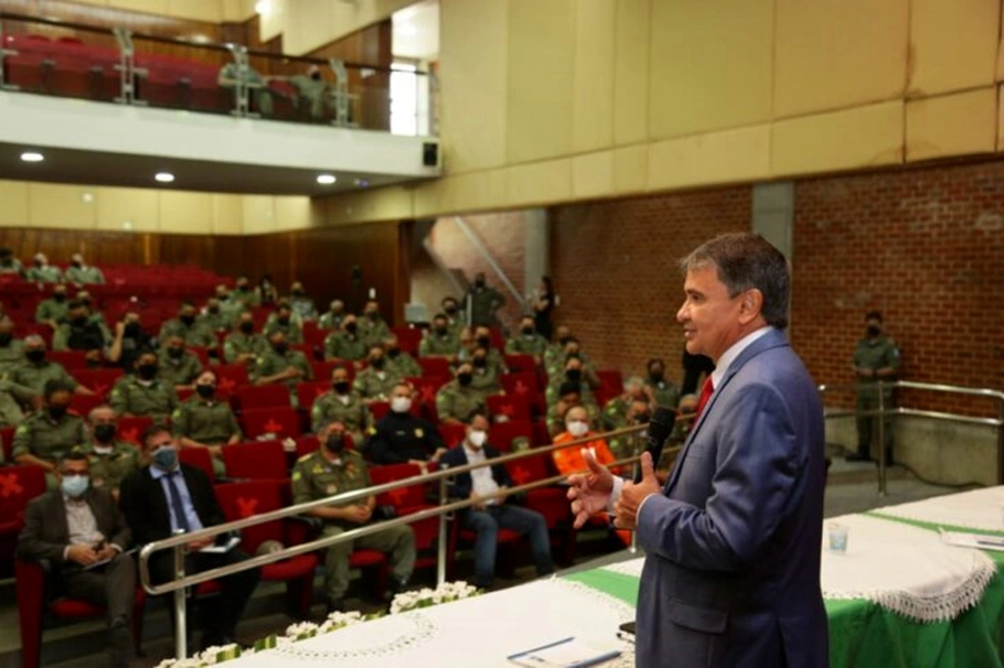 Governador durante solenidade