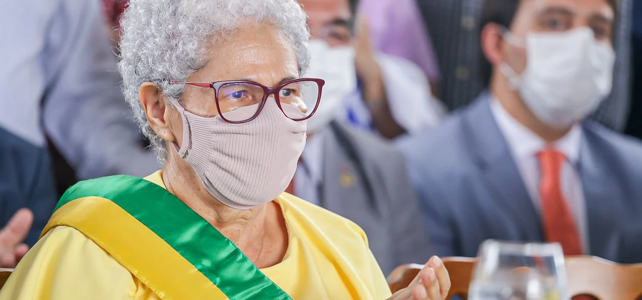 Governadora Regina Sousa