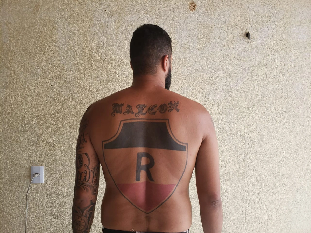 Homenagens de Marcelo ao clube do coração. São seis tatuagens no total