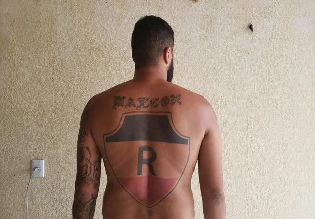 Homenagens de Marcelo ao clube do coração. São seis tatuagens no total
