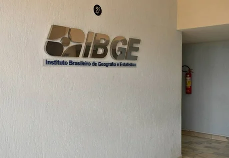 IBGE abre seleção com 1.414 vagas temporárias e salários de até R$ 5,2 mil