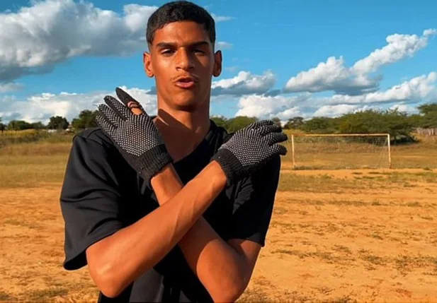 Iran Ferreira, luva de pedreiro