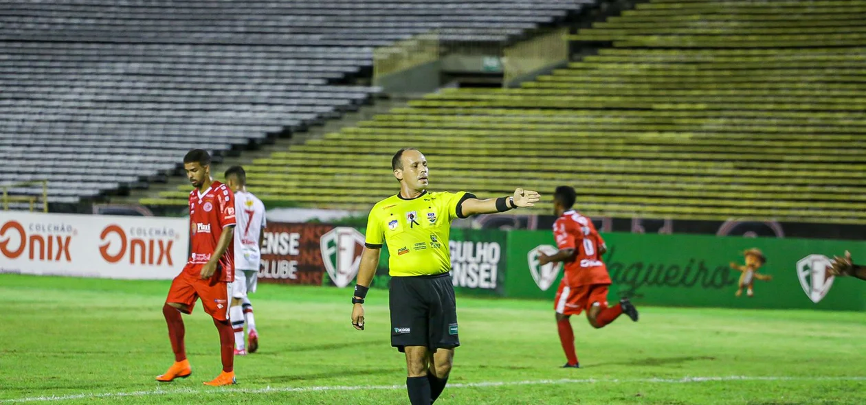 Jardiel da Rocha Soares, árbitro da partida entre River e 4 de Julho, no Albertão