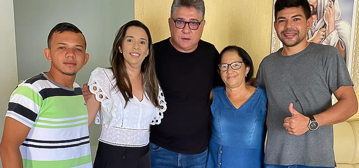 João Mádison ao lado de amigos