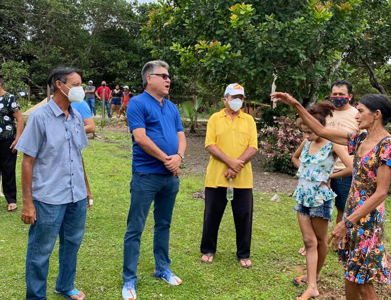 João Mádison conversa com a população