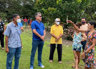João Mádison conversa com a população
