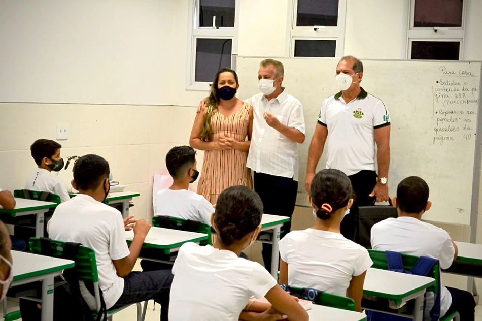 Joãozinho Félix visita a Escola Cívico-Militar Coronel Octávio Miranda
