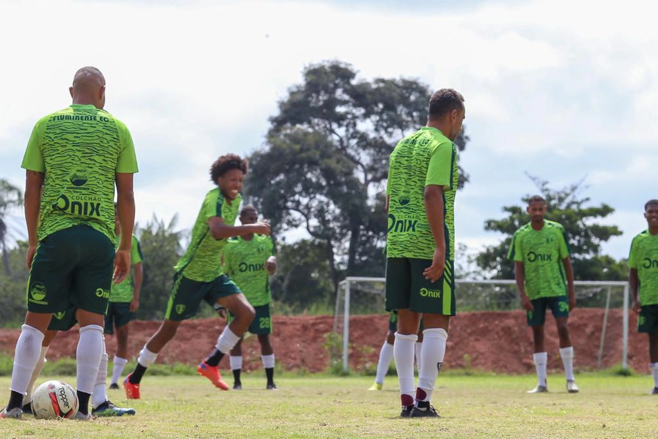 Jogadores do Fluminense-PI durante treino em Teresina