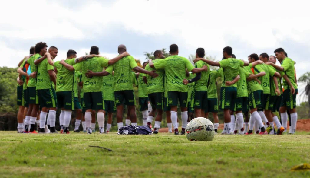 Jogadores do Fluminense-PI durante treino