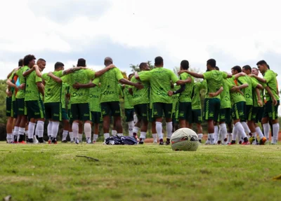 Jogadores do Fluminense-PI durante treino