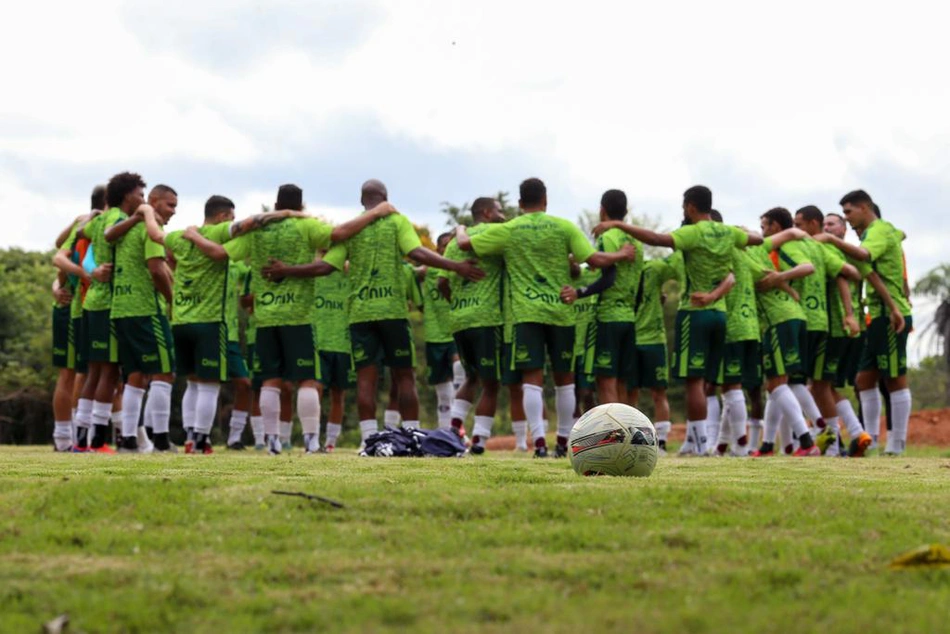 Jogadores do Fluminense-PI durante treino