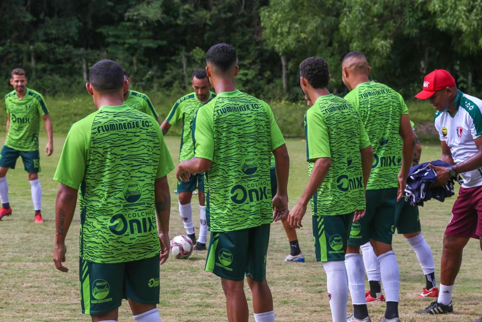 Jogadores Fluminense-PI fazem treinamento