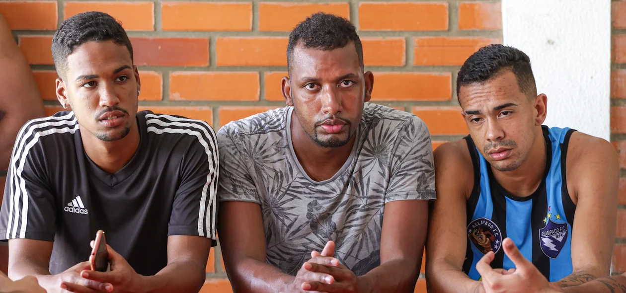 Jogadores reclamam de condições e atraso de pagamento