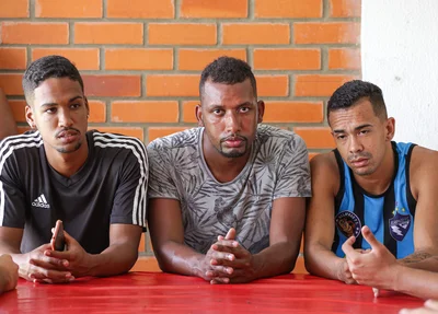 Jogadores reclamam de condições e atraso de pagamento