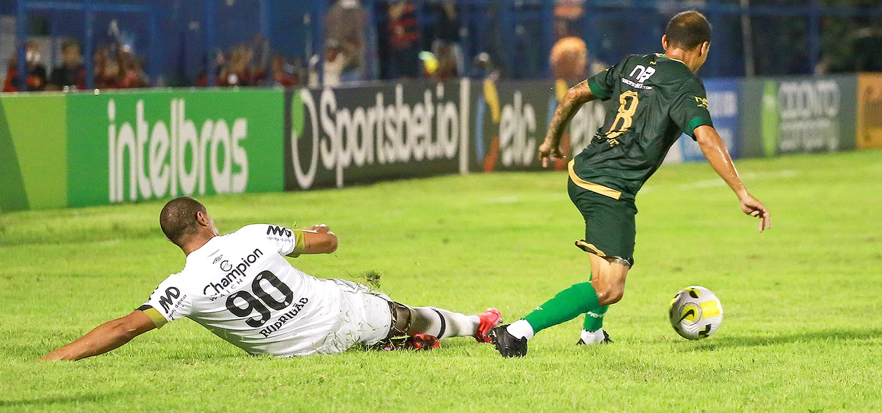 Jogo foi bastante disputado