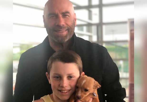 John Travolta adotou cachorrinho que apareceu na cerimônia do Oscar