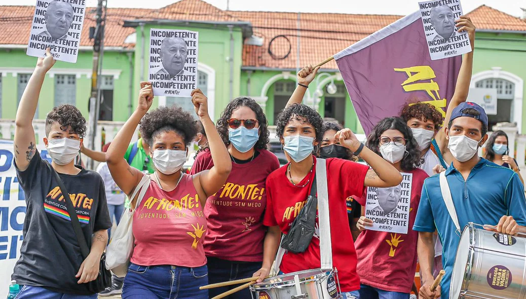 Manifestantes levaram cartazes