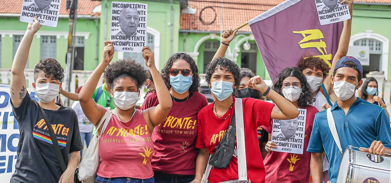 Manifestantes levaram cartazes
