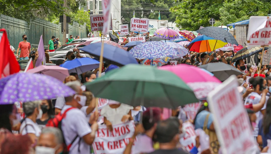 Manifestantes percorreram às ruas do centro de Teresina