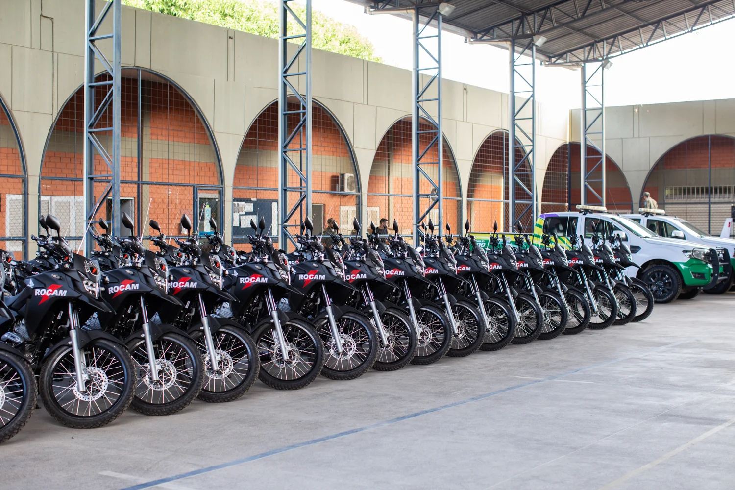 Wellington Dias entrega 50 motocicletas e armas para a Polícia Militar - Galeria de Fotos - GP1