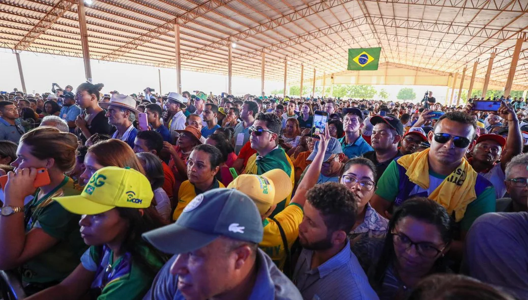 Muita gente na solenidade