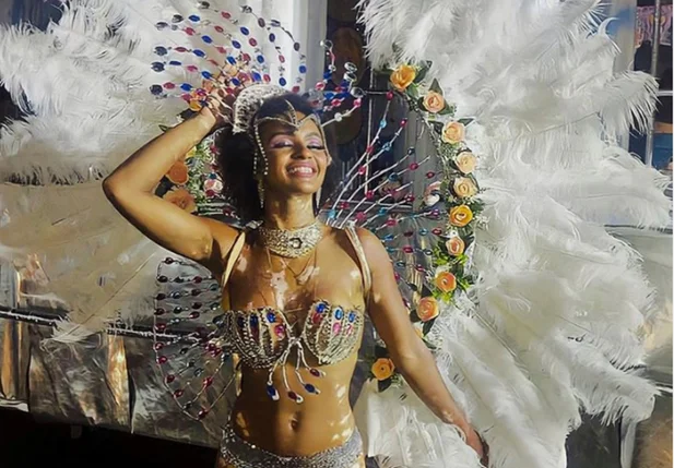 Natália é a nova musa da Beija-Flor