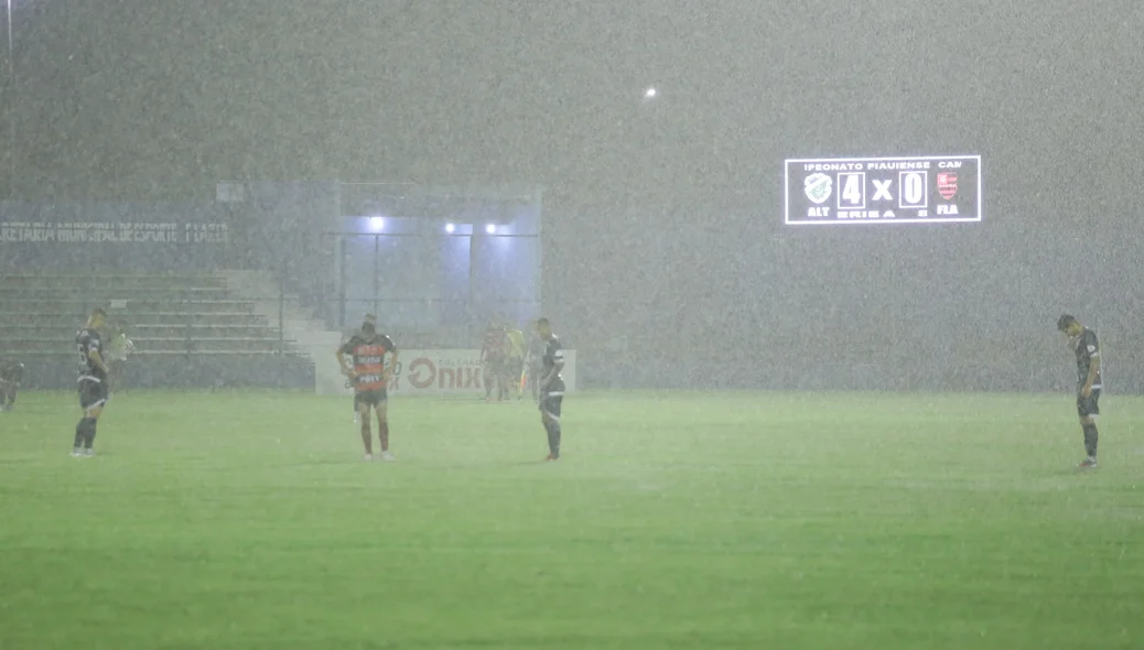 O 2ºT entre Altos e Fla-PI aconteceu sob forte chuva
