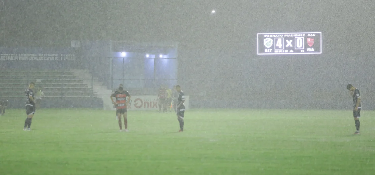 O 2ºT entre Altos e Fla-PI aconteceu sob forte chuva