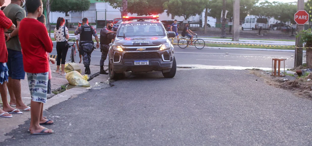 O homem morreu no local do crime
