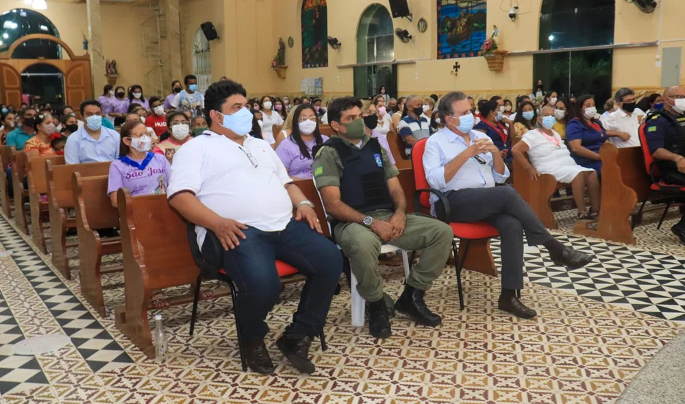 O prefeito de Altos na missa