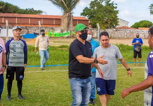 O técnico terá o primeiro desafio no domingo (6), contra o Corisabbá