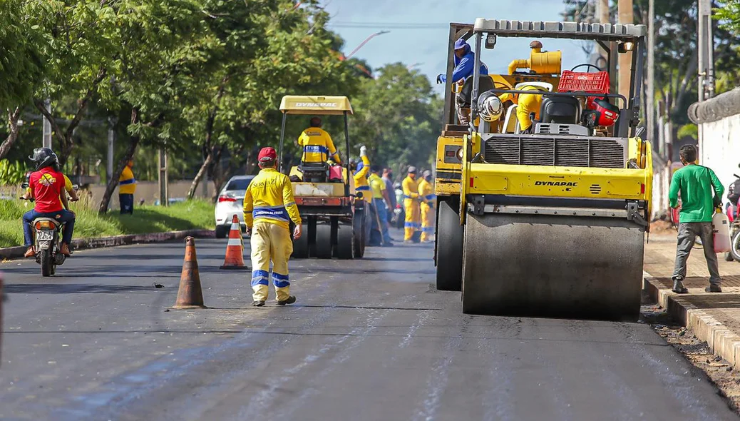 Obra de recapeamento da Avenida Zequeinha Freire