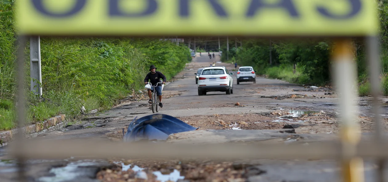 Obras paradas no local
