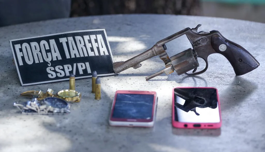 Operação Caçadeira resulta em arma e motos apreendidas